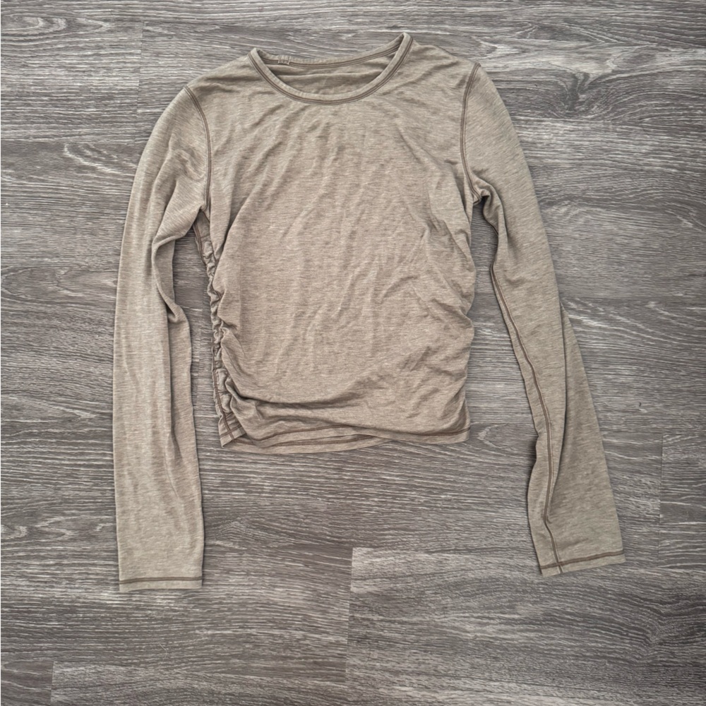 lululemon athletica Ruched Long Sleeve Top in Heathered Olive Green size 4